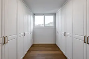 채광 좋은 화이트 힐스테이트 드레스룸 수납공간